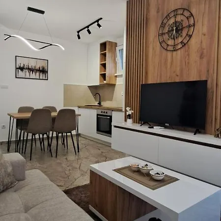 Adonis Apartament *