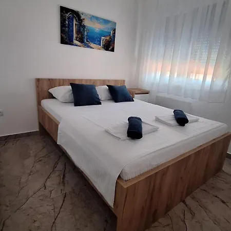 Adonis Apartament *