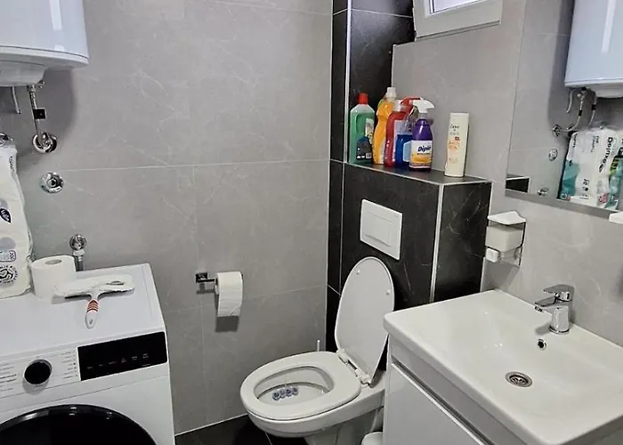 Adonis Апартаменты *