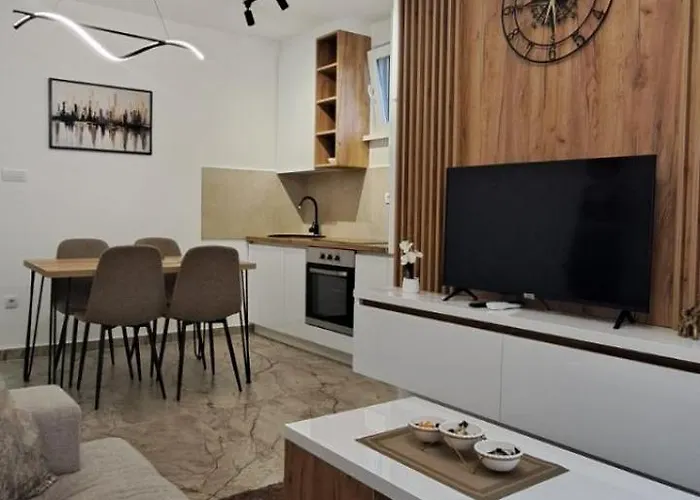 Adonis Апартаменты *